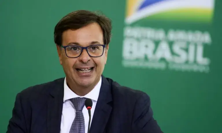 Ex-ministro do Turismo Gilson Machado é preso pela Polícia Federal no Recife