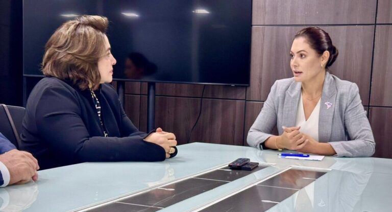 Michelle Bolsonaro: “A prosperidade está chegando no Amazonas pelas mãos de Maria do Carmo” Michelle Bolsonaro: “A prosperidade está chegando no Amazonas pelas mãos de Maria do Carmo”