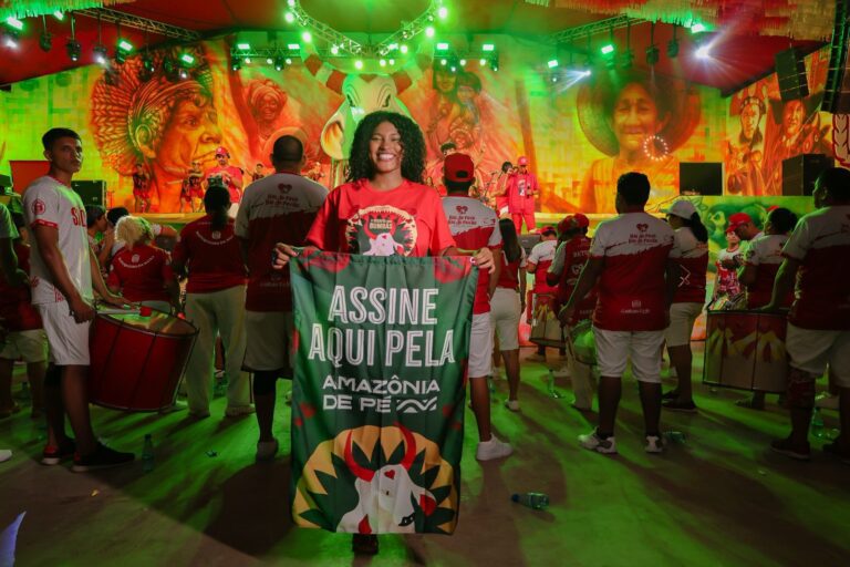 Boi Garantido realiza ensaio em apoio ao movimento Amazônia de Pé