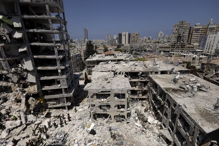 Irã lança ao menos 50 mísseis contra Israel neste domingo (15); explosões são ouvidas em Tel Aviv