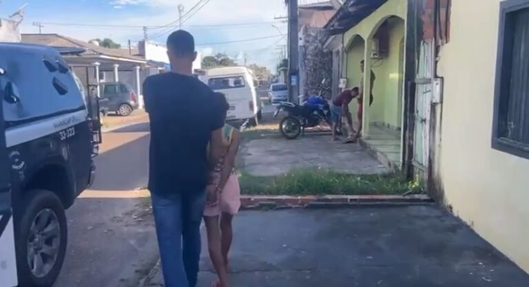 Mulher é presa por ordenar execução de homem acusado de furto em ponto de tráfico em Manacapuru