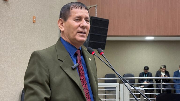 Roberto Sabino propõe nomear rua sem identificação em homenagem a professora da zona Sul