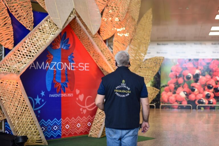 Procon-AM orienta consumidores sobre direitos nas passagens para o Festival de Parintins