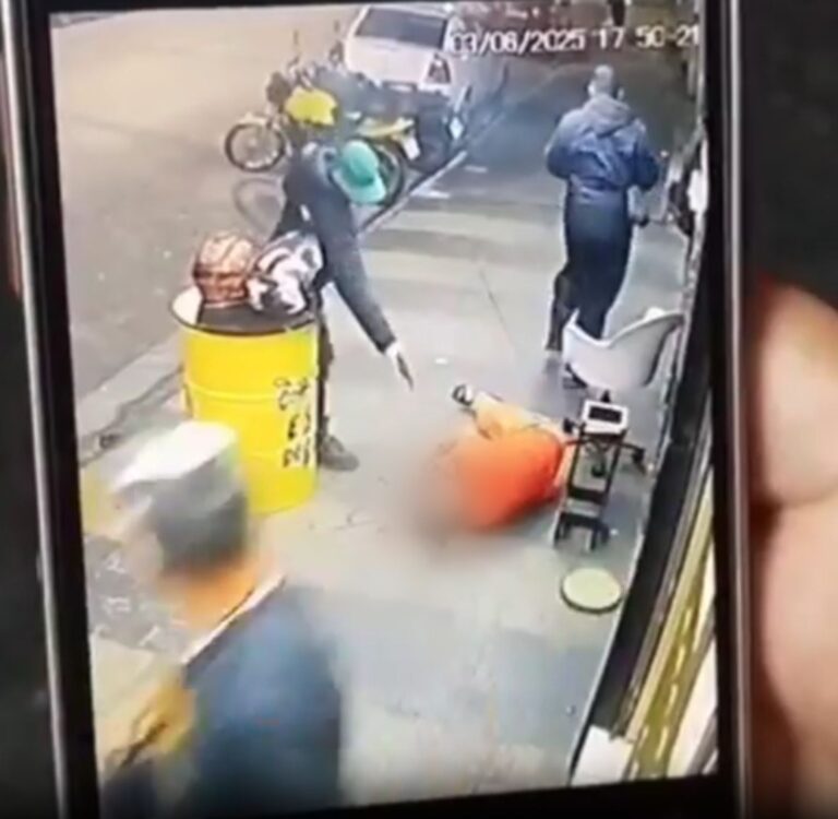IMAGENS FORTES: Homem é executado a tiros em frente a adega em SP