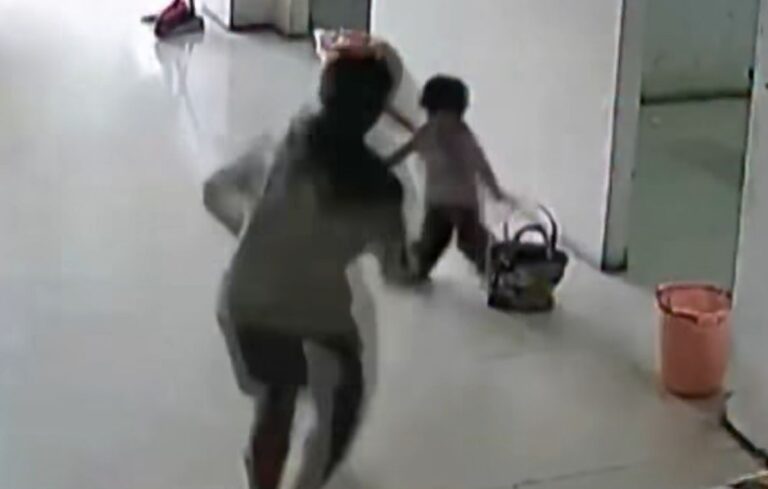 VÍDEO: Menina de 11 anos salva irmã mais nova de atropelamento na China