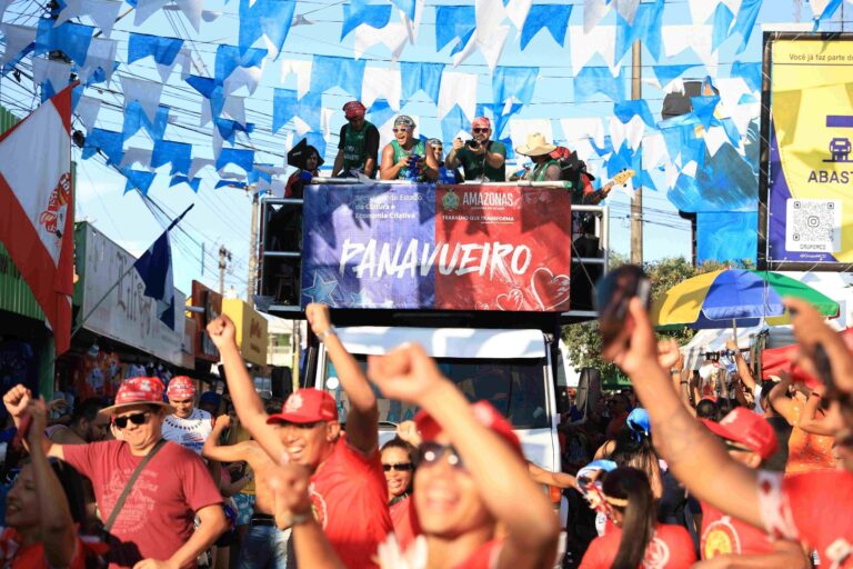Parintins 2025: Trio Panavueiro leva ritmo e tradição às ruas durante o festival