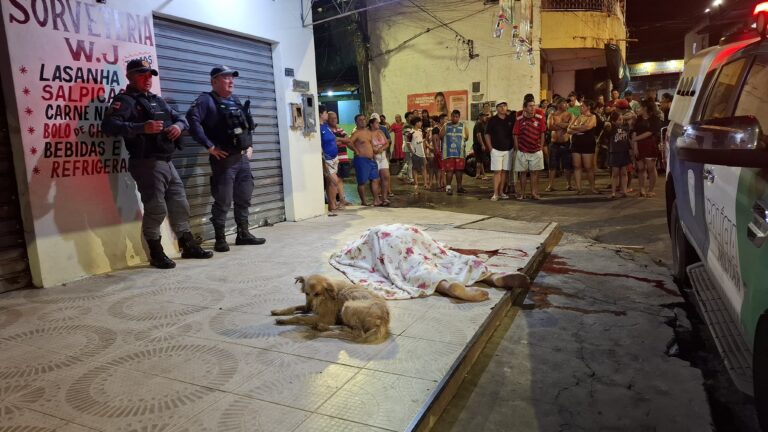 DUPLO HOMICÍDIO: Homens são baleados e morrem no bairro Compensa, em Manaus