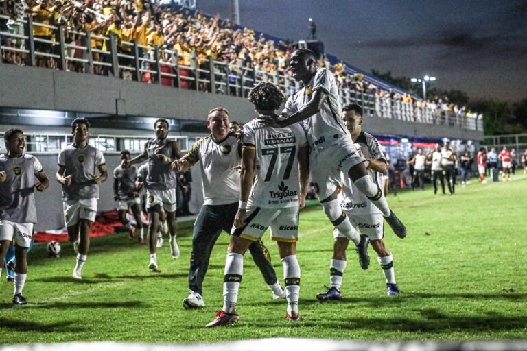 De virada, Amazonas FC vence o Vila Nova por 2 a 1 na Série B De virada, Amazonas FC vence o Vila Nova por 2 a 1 na Série B