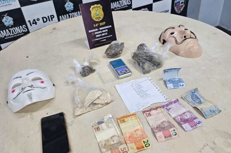 Material apreendido com a mulher - (Foto: Divulgação/PC-AM).