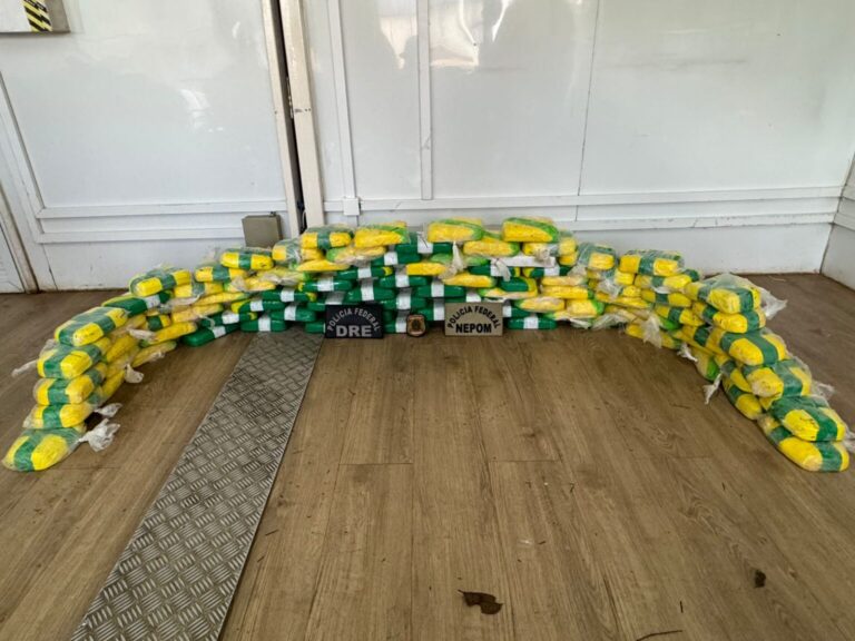 PF apreende 100 kg de cocaína em pista de pouso clandestina em Coari