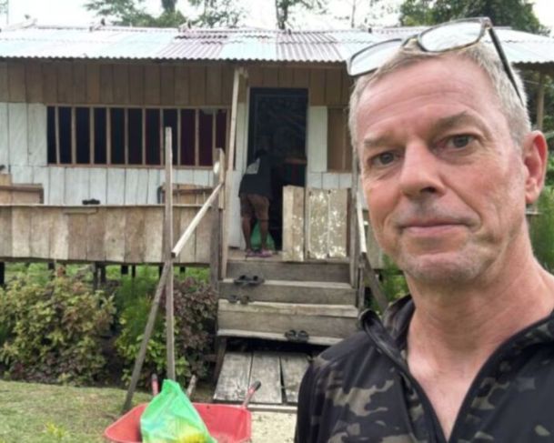 Agente de viagens britânico Tony Exall.