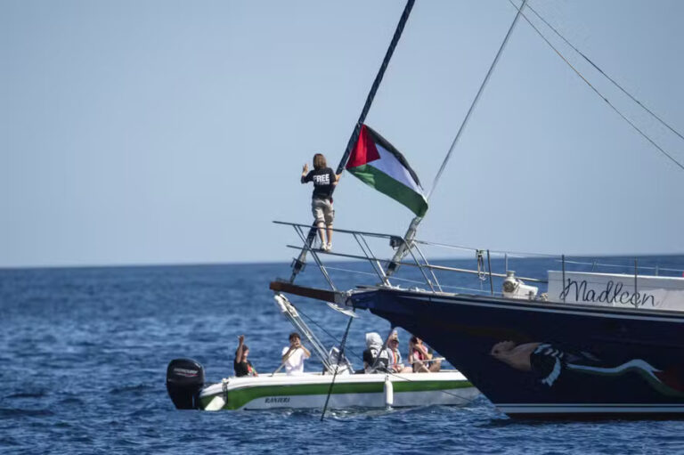 Israel diz que vai impedir que barco com ativista Greta Thunberg chegue a Gaza