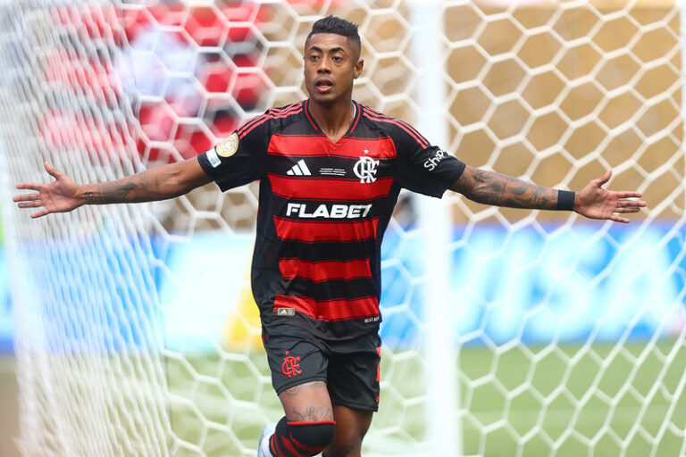De virada, Flamengo vence Chelsea na Copa do Mundo de Clubes