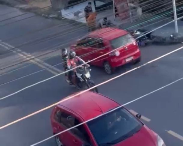 IMAGENS FORTES: pai e filho de dois anos de idade morrem baleados na zona leste de Manaus