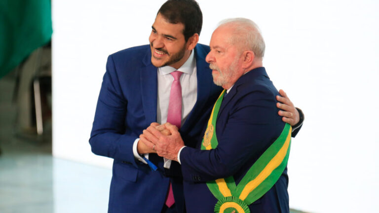 Jorge Messias, da AGU, representa Lula na Marcha para Jesus em SP e entrega carta do presidente; leia