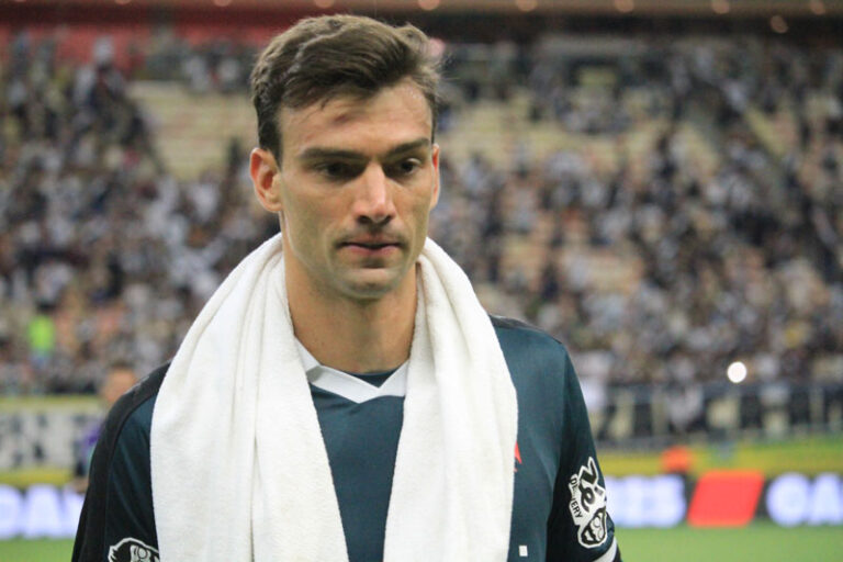 Renovação de Léo Jardim com o Vasco deve ter novos capítulos