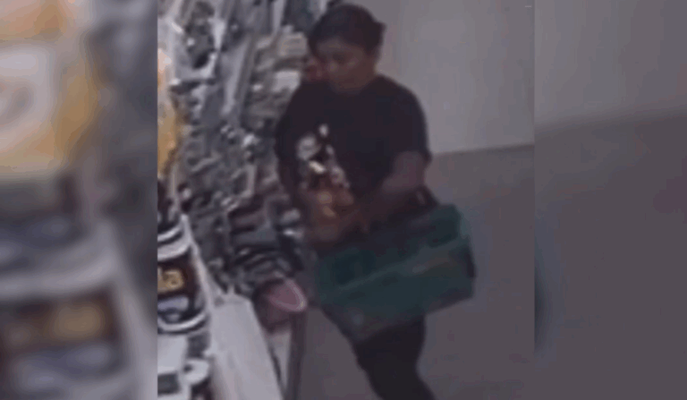 VÍDEO: Mulher furta café de supermercado em Manaus VÍDEO: Mulher furta café de supermercado em Manaus