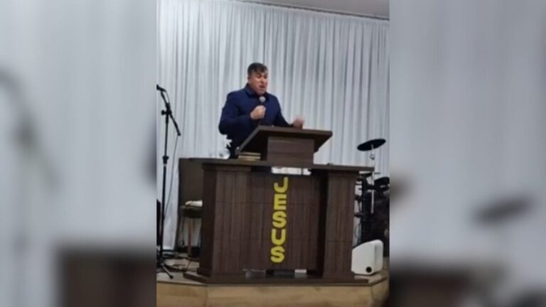 VÍDEO: Pastor morre durante pregação em igreja de Santa Catarina