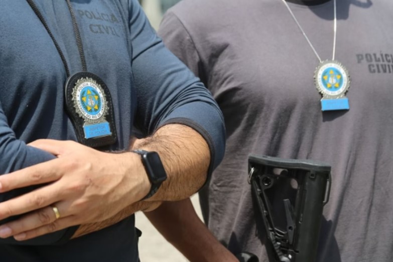 RJ: Cuidadora é presa após contratar atirador de aluguel para matar filho da patroa
