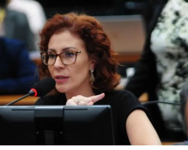 Prisão de Carla Zambelli na Itália só seria possível em locais públicos, afirma embaixador do Brasil Prisão de Carla Zambelli na Itália só seria possível em locais públicos, afirma embaixador do Brasil