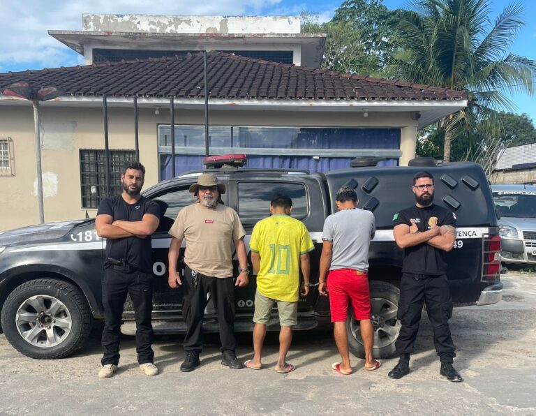 ‘Barbado’ e ‘Preto’ são presos com drogas e dinheiro no Amazonas ‘Barbado’ e ‘Preto’ são presos com drogas e dinheiro no Amazonas