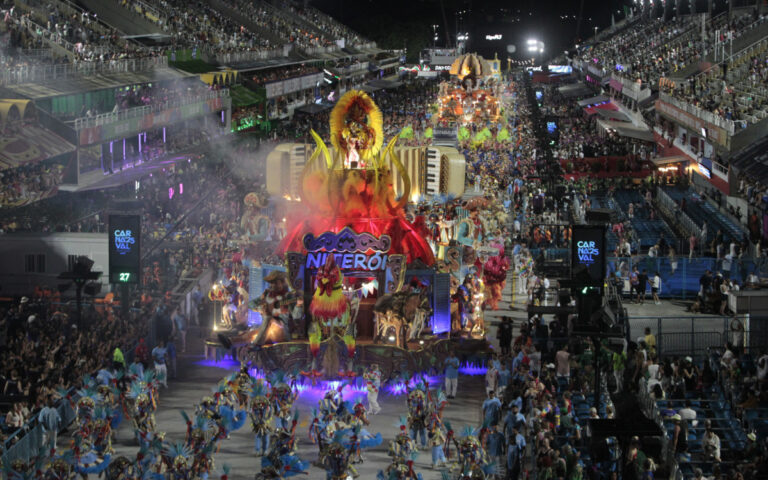 Carnaval 2026: Ingressos para arquibancadas especiais do RJ esgotam rapidamente