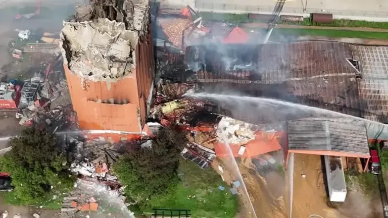 Explosão na usina deixa 3 mortos nos Estados Unidos; dois são menores de idade