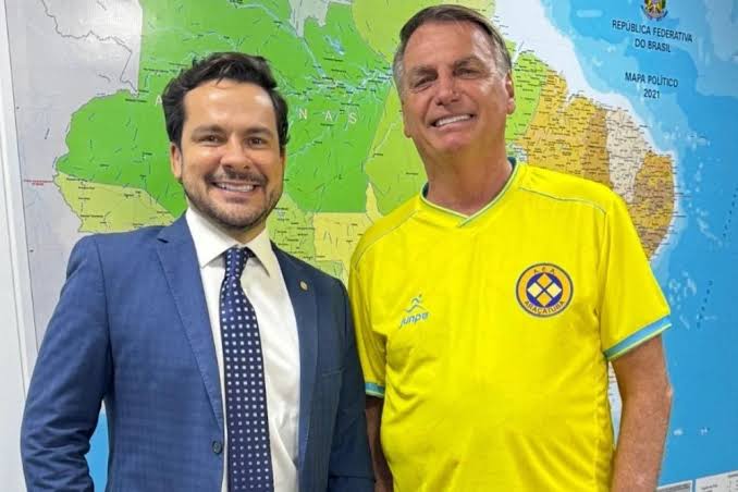Alberto Neto e outros políticos de direita se manifestam após operação da PF contra Bolsonaro