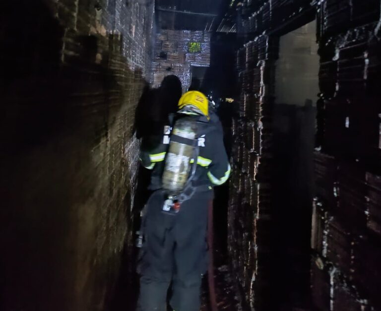 Ventilador superaquecido causou incêndio em casa em Manaus, diz Bombeiros