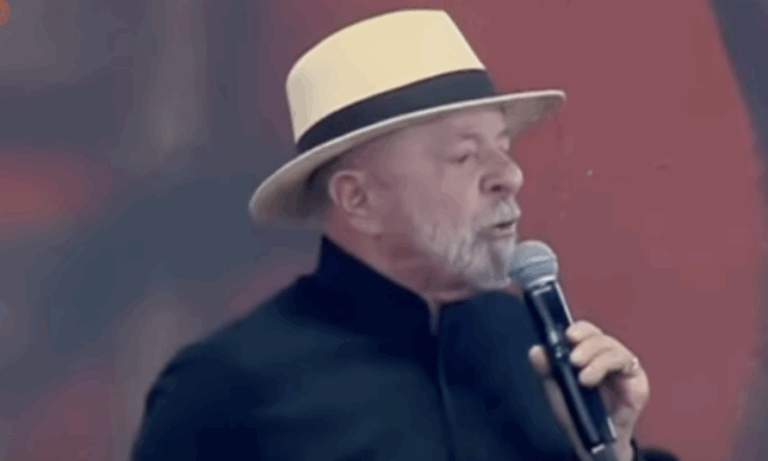 “Aquela coisa covarde”, diz Lula ao acusar Bolsonaro de mandar filho pedir ajuda a Trump para ameaçar o Brasil
