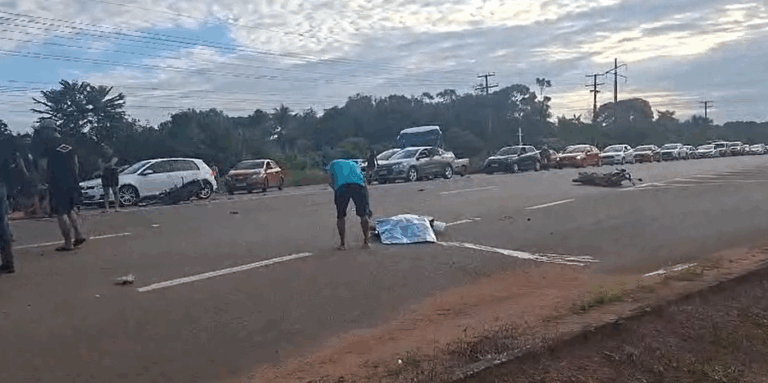 VÍDEO: Acidente com carro e motocicleta em Iranduba deixa um morto