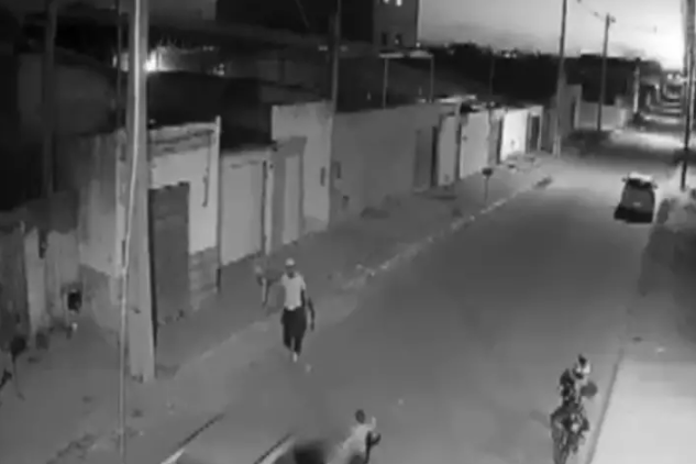 Bebê de um ano morre atropelado enquanto brincava na porta de casa na Bahia