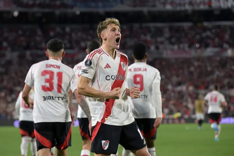 Facundo Colidio celebra gol na partida River Plate x Colo-Colo pela Libertadores (Foto: Juan Mabromata/AFP)