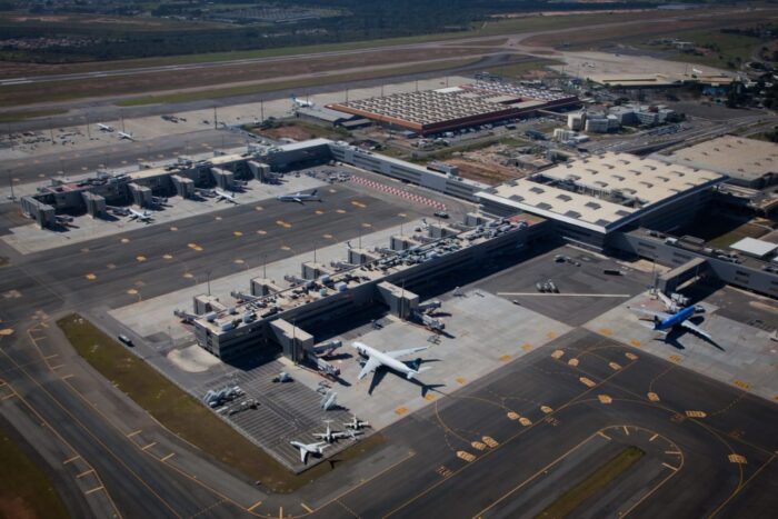 Trabalhador de aeroporto é atropelado e morre em pista de decolagem em São Paulo