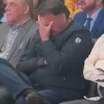 Jair-Bolsonaro-Chora-culto