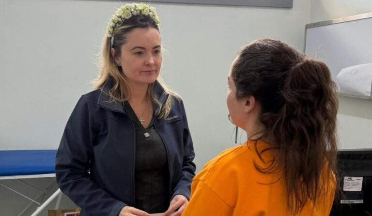 Deputada Júlia Zanatta visita presas do 8 de Janeiro e cobra anistia a Hugo Motta