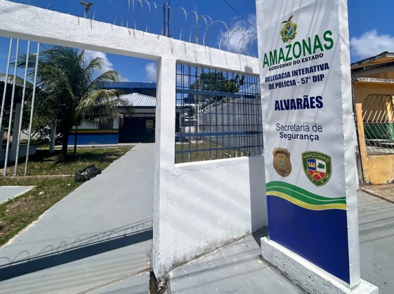 'Bebê' se esconde debaixo da cama para evitar prisão por roubo de moto no Amazonas