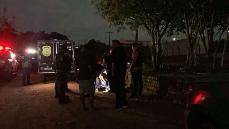 URGENTE: Homem é morto a tiros em via pública no bairro Compensa, em Manaus