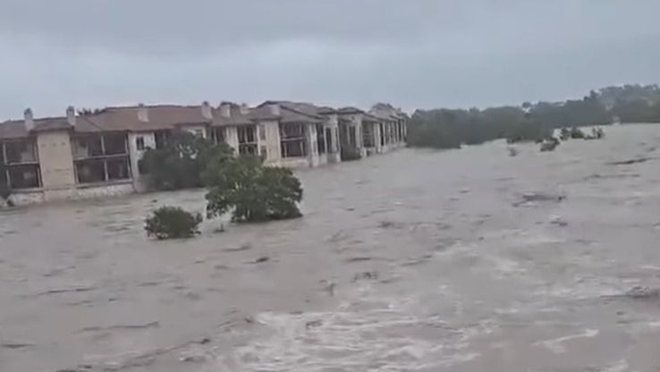 Chuvas fortes deixam 27 mortos e 25 meninas desaparecidas no Texas