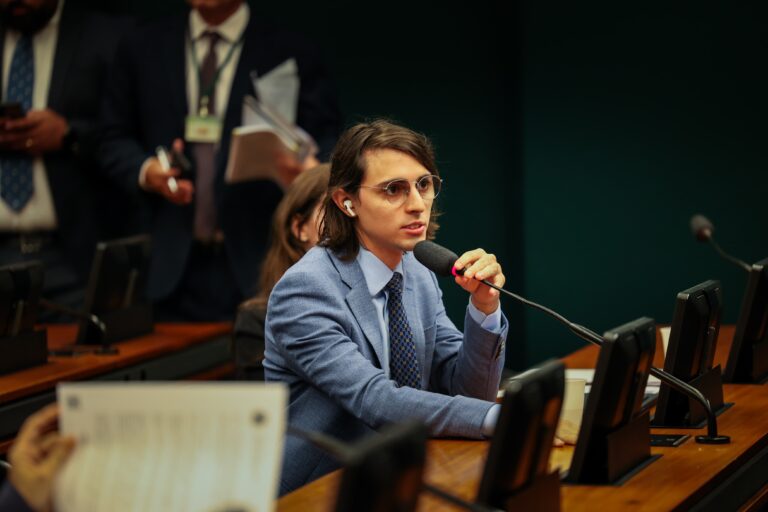 Amom Mandel propõe PEC para reduzir deputados estaduais - (Foto: Jessé Gomes/ Assessoria).