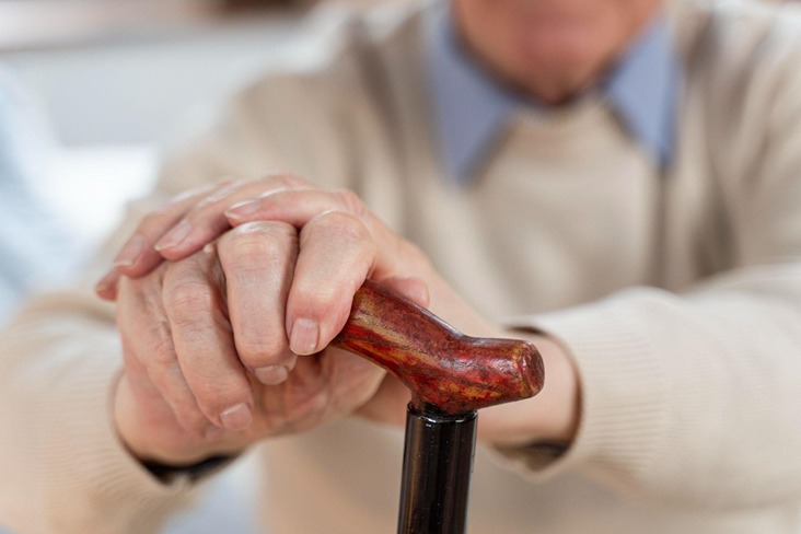 Sarcopenia avança entre idosos e eleva risco de morte e acidentes domésticos, alerta estudo