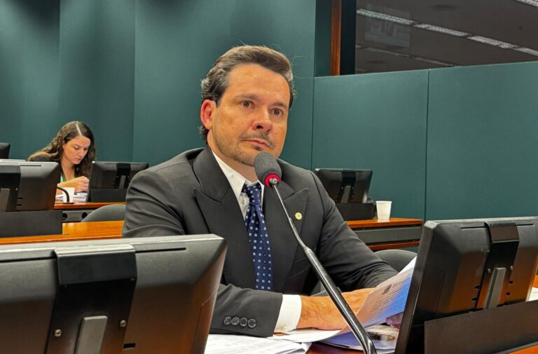 “Estão forçando a barra para impedir o crescimento da direita”, avalia Alberto Neto sobre operação contra Bolsonaro