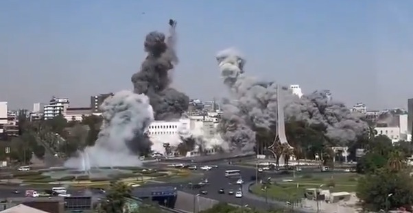 VÍDEO: Israel ataca sede do Ministério da Defesa na Síria; uma pessoa morre e 18 ficam feridas VÍDEO: Israel ataca sede do Ministério da Defesa na Síria; uma pessoa morre e 18 ficam feridas