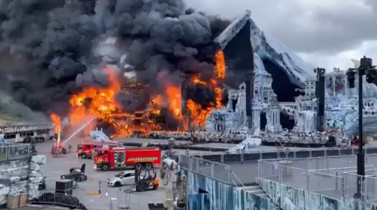 VÍDEO: palco do Festival Tomorrowland pega fogo na Bélgica