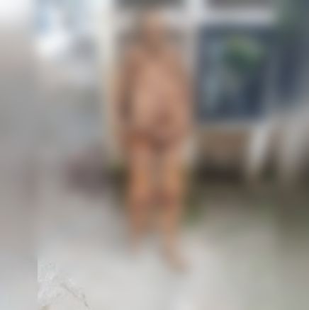 Macabro: corpo de mulher é encontrado em pé entre túmulos e assusta moradores na Bahia