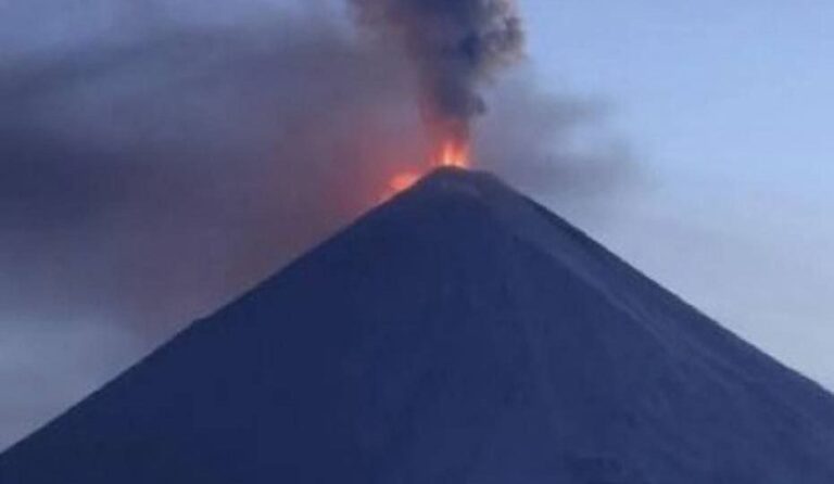 Vulcão entra em erupção na Rússia após terremoto de magnitude 8.8