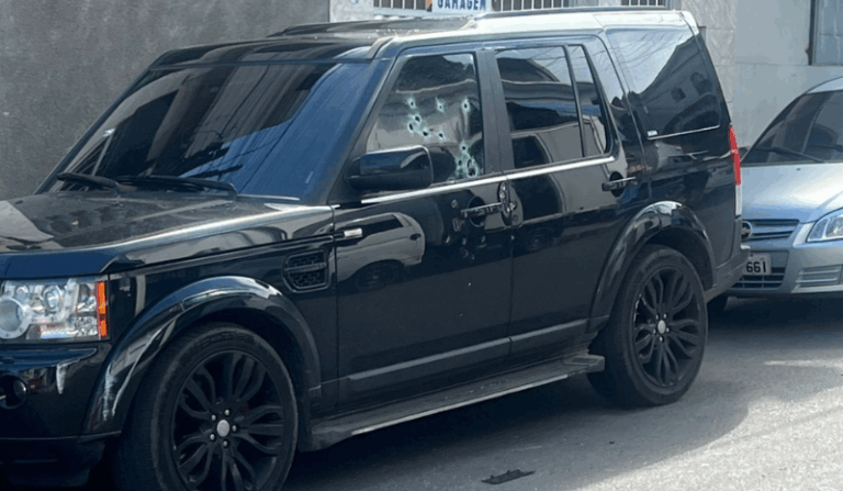 Líder do CV é baleado em carro blindado durante atentado em Manaus