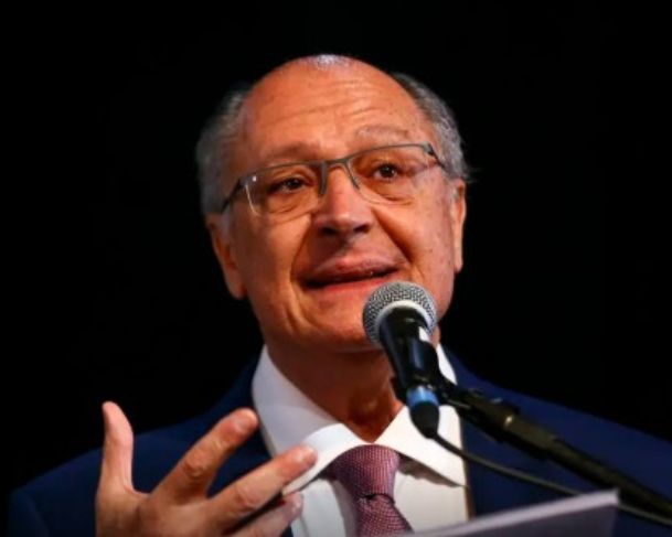 Alckmin defende o pix após governo americano abrir investigação comercial contra o Brasil Alckmin defende o pix após governo americano abrir investigação comercial contra o Brasil