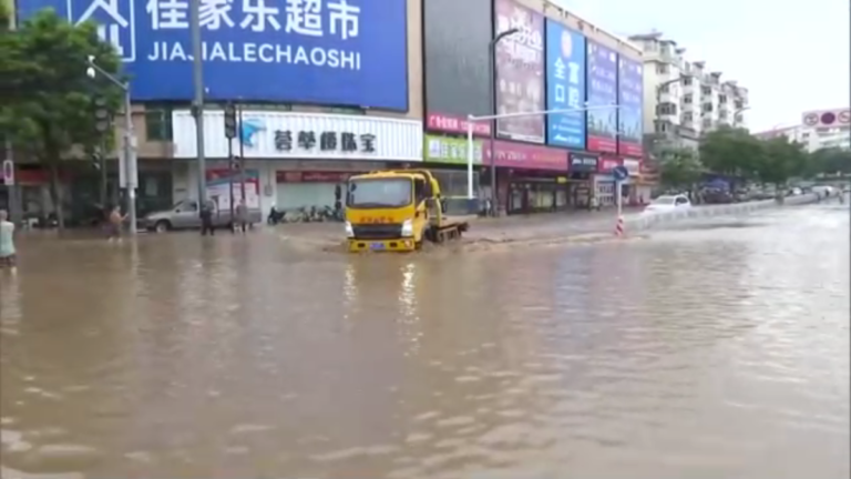 Fortes chuvas em Pequim, na China, matam 30 pessoas, diz agência