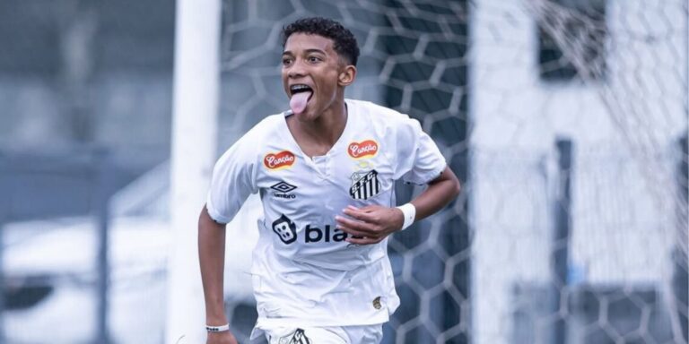 Robinho Jr. segue os passos do pai famoso (Foto: Igor Garcia)